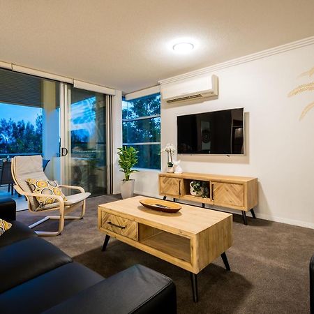 Chancellor Lakeside Apartments Gold Coast Exterior photo