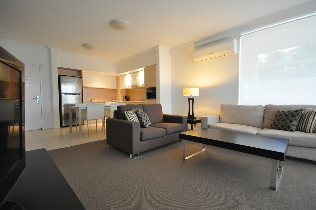 Chancellor Lakeside Apartments Gold Coast Exterior photo
