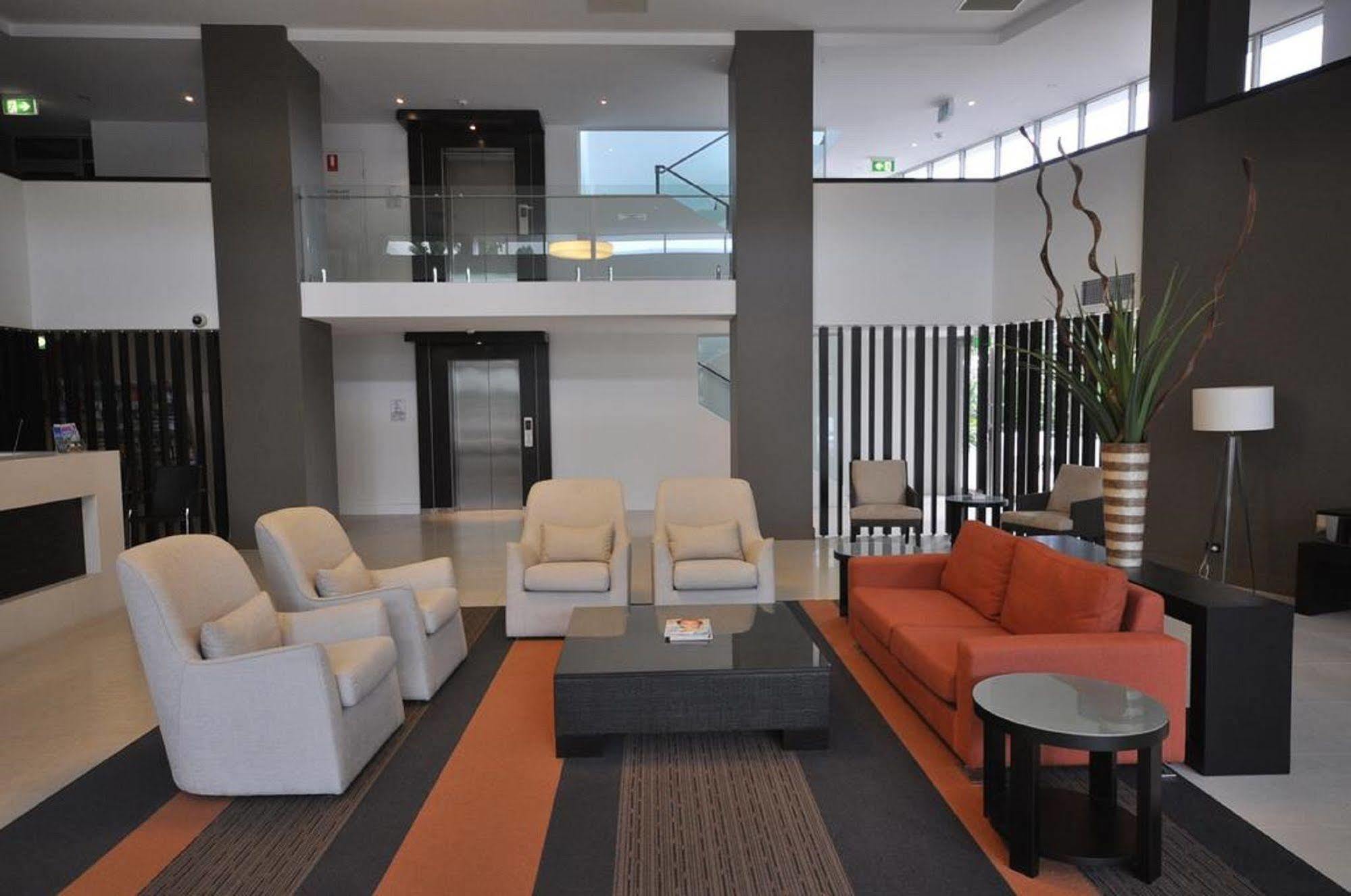 Chancellor Lakeside Apartments Gold Coast Exterior photo
